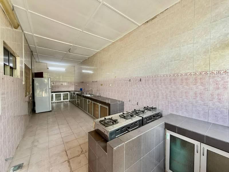 Semi-Detached House for Sale in Seksyen 9 (Shah Alam) - Muhammad Ridhwan Mohd Huzairi - Kitchen - PropertyGuru.com.my