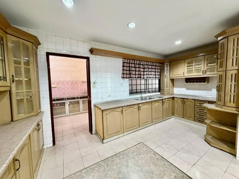 Semi-Detached House for Sale in Seksyen 9 (Shah Alam) - Muhammad Ridhwan Mohd Huzairi - Kitchen - PropertyGuru.com.my