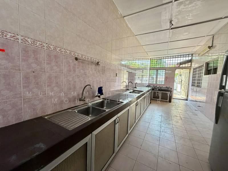 Semi-Detached House for Sale in Seksyen 9 (Shah Alam) - Muhammad Ridhwan Mohd Huzairi - Kitchen - PropertyGuru.com.my