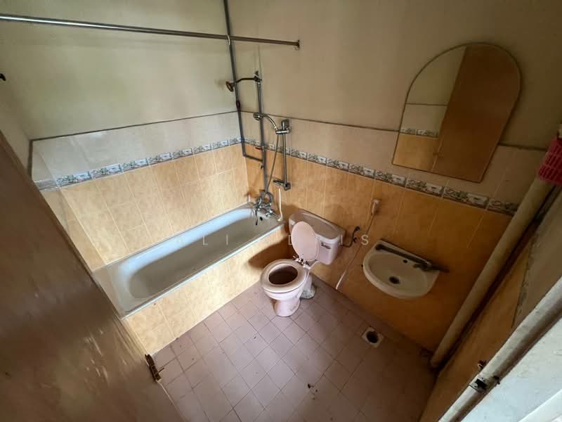 Rumah Teres 2 Tingkat untuk Dijual di Taman Subang Ss3 (Petaling Jaya) - Ali Idris - Bathroom - PropertyGuru.com.my