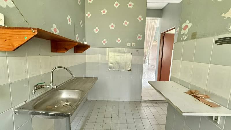 1-storey Terraced House for Sale in Seksyen 5 (Bangi) - Ali Idris - Kitchen - PropertyGuru.com.my