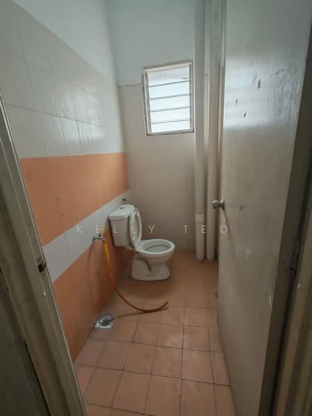 Factory for Rent in Taman Perindustrian Air Hitam (Klang) - Kelly Teo - Bathroom - PropertyGuru.com.my
