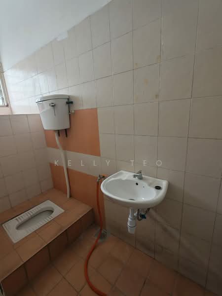 Factory for Rent in Taman Perindustrian Air Hitam (Klang) - Kelly Teo - Bathroom - PropertyGuru.com.my
