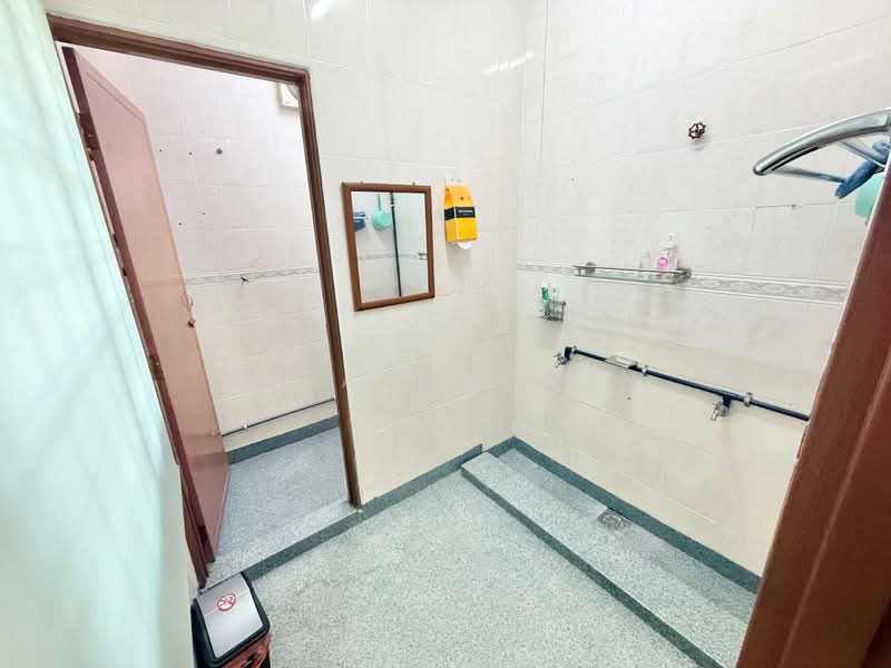 Bungalow for Sale in Sungai Buloh (Selangor) - Sa'a Nordin - Bathroom - PropertyGuru.com.my