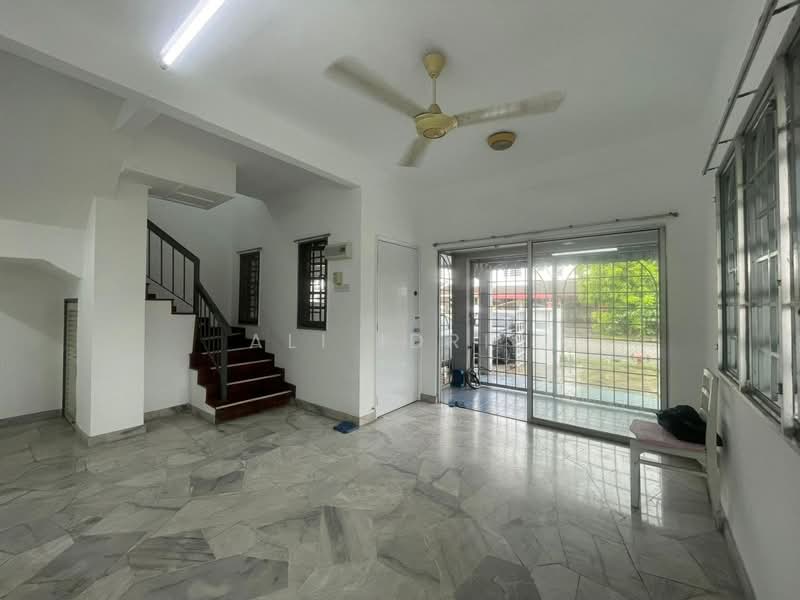 2-storey Terraced House for Sale in Usj 3 (Subang Jaya) - Ali Idris - Living Room - PropertyGuru.com.my