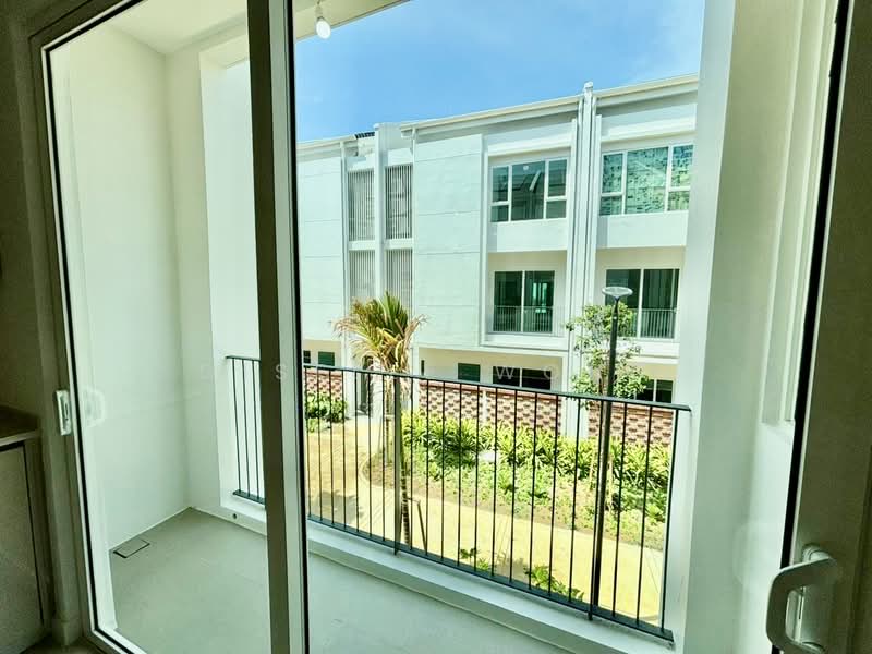 Rumah Teres 3.5 Tingkat untuk Dijual di Gurney Drive (Penang) - Giselle Wong - Balcony - PropertyGuru.com.my