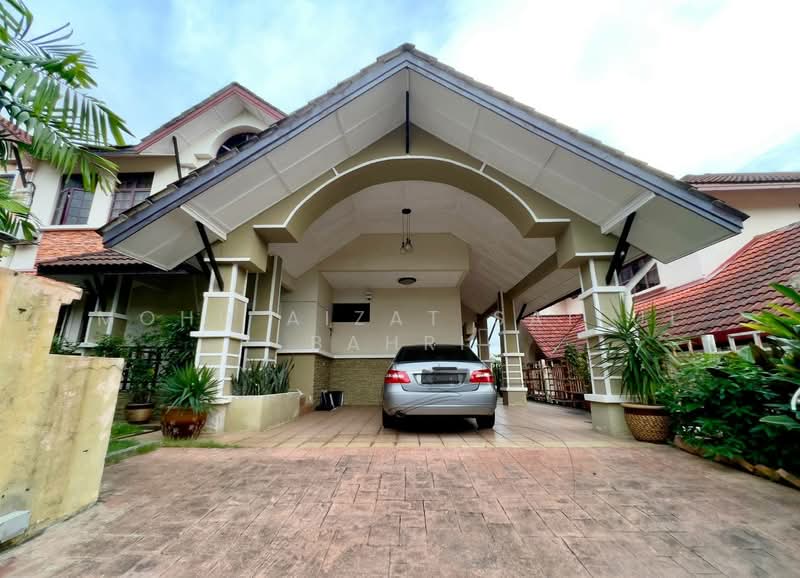 Semi-Detached House for Sale in Seksyen 1 Bandar Baru Bangi (Bandar Baru Bangi) - Mohd Aizat Saiful Bahri - Exterior - PropertyGuru.com.my