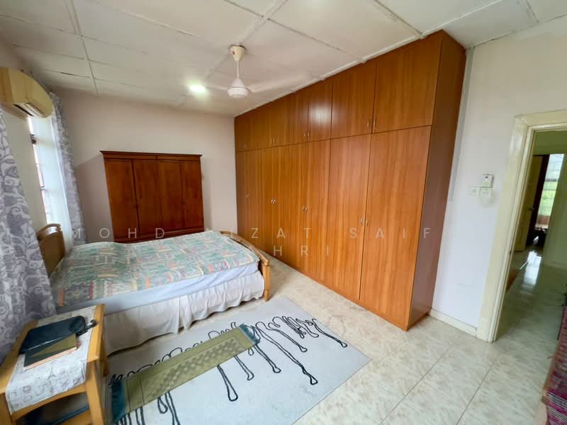 Semi-Detached House for Sale in Seksyen 1 Bandar Baru Bangi (Bandar Baru Bangi) - Mohd Aizat Saiful Bahri - Bedroom - PropertyGuru.com.my