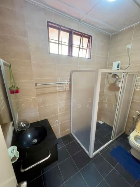 Semi-Detached House for Sale in Seksyen 1 Bandar Baru Bangi (Bandar Baru Bangi) - Mohd Aizat Saiful Bahri - Bathroom - PropertyGuru.com.my
