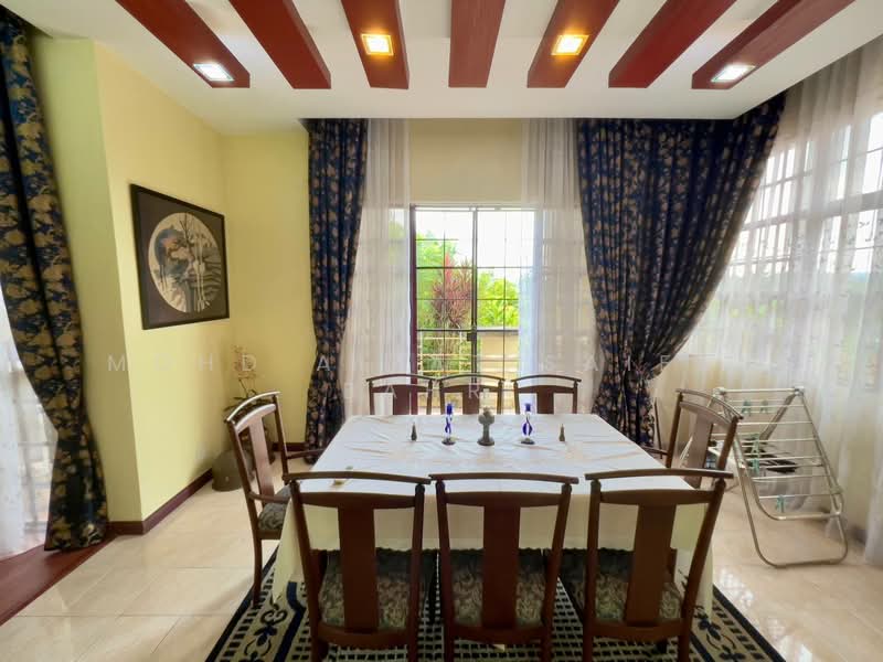 Semi-Detached House for Sale in Seksyen 1 Bandar Baru Bangi (Bandar Baru Bangi) - Mohd Aizat Saiful Bahri - Dining Room - PropertyGuru.com.my