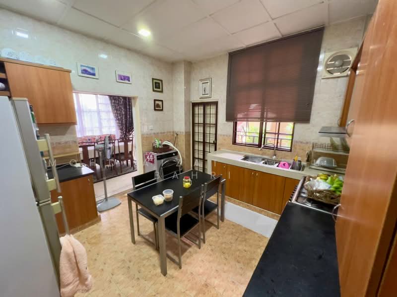 Semi-Detached House for Sale in Seksyen 1 Bandar Baru Bangi (Bandar Baru Bangi) - Mohd Aizat Saiful Bahri - Kitchen - PropertyGuru.com.my