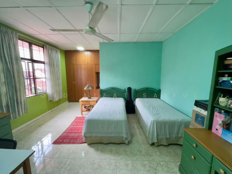 Semi-Detached House for Sale in Seksyen 1 Bandar Baru Bangi (Bandar Baru Bangi) - Mohd Aizat Saiful Bahri - Bedroom - PropertyGuru.com.my