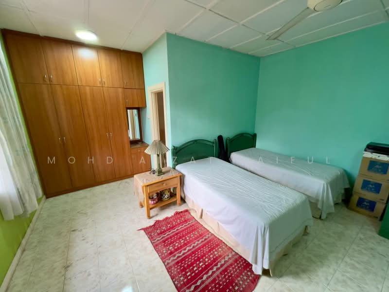 Semi-Detached House for Sale in Seksyen 1 Bandar Baru Bangi (Bandar Baru Bangi) - Mohd Aizat Saiful Bahri - Bedroom - PropertyGuru.com.my