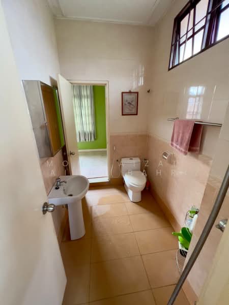 Semi-Detached House for Sale in Seksyen 1 Bandar Baru Bangi (Bandar Baru Bangi) - Mohd Aizat Saiful Bahri - Bathroom - PropertyGuru.com.my