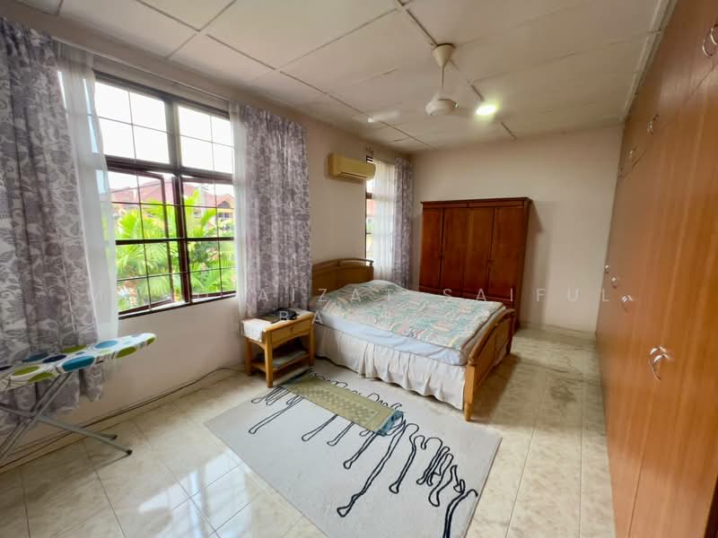 Semi-Detached House for Sale in Seksyen 1 Bandar Baru Bangi (Bandar Baru Bangi) - Mohd Aizat Saiful Bahri - Bedroom - PropertyGuru.com.my