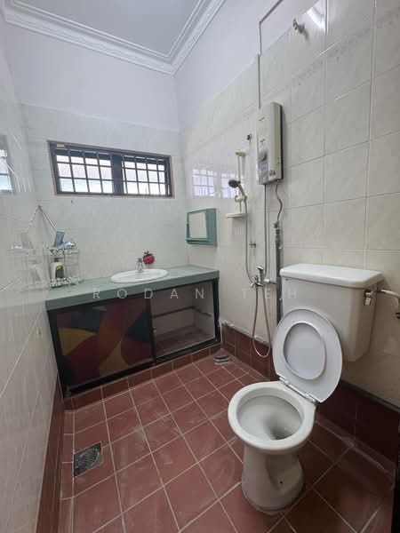1-storey Terraced House for Rent in Taman Skudai Baru (Skudai) - Rodan Teh - Bathroom - PropertyGuru.com.my