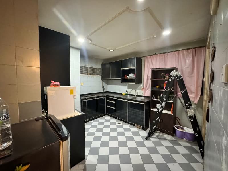 Kondominium untuk Dijual di Villa Putra - Isfarizal fazz - Kitchen - PropertyGuru.com.my