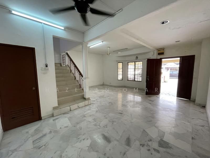 2-storey Terraced House for Sale in Usj 9 (Subang Jaya) - Hazeman Omar - Living Room - PropertyGuru.com.my