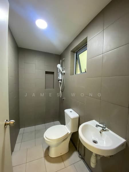 Kondominium untuk Disewa di Sky Awani Residensi 3 - James Wong - Bathroom - PropertyGuru.com.my