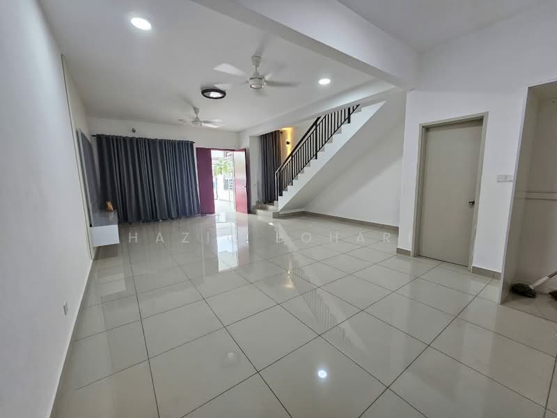Rumah Teres 2 Tingkat untuk Disewa di Bandar Rimbayu (Telok Panglima Garang) - Haziq Bohari - Living Room - PropertyGuru.com.my