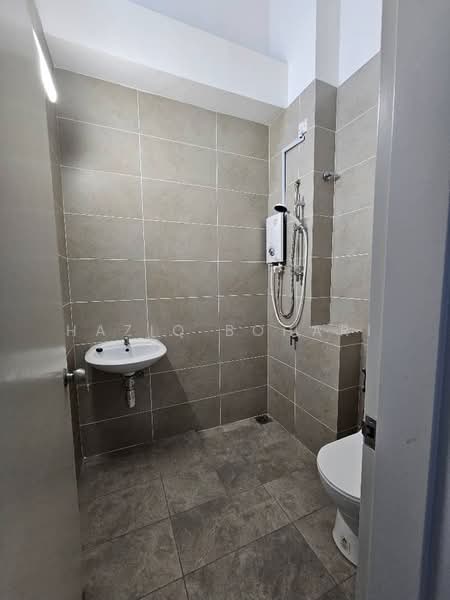 Rumah Teres 2 Tingkat untuk Disewa di Bandar Rimbayu (Telok Panglima Garang) - Haziq Bohari - Bathroom - PropertyGuru.com.my