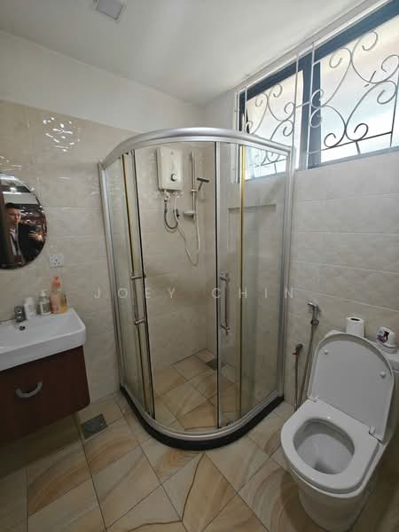 Link Bungalow for Sale in Taman Kolam Air (Johor Bahru) - Joey Chin - Bathroom - PropertyGuru.com.my