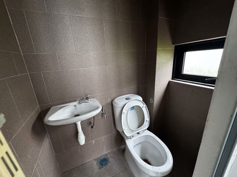 Semi-Detached House for Sale in Johor Bahru (Johor) - Kyle Das - Bathroom - PropertyGuru.com.my