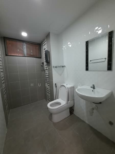 Condominium for Rent at The Zest @ Kinrara 9 - Hun Ling - Bathroom - PropertyGuru.com.my