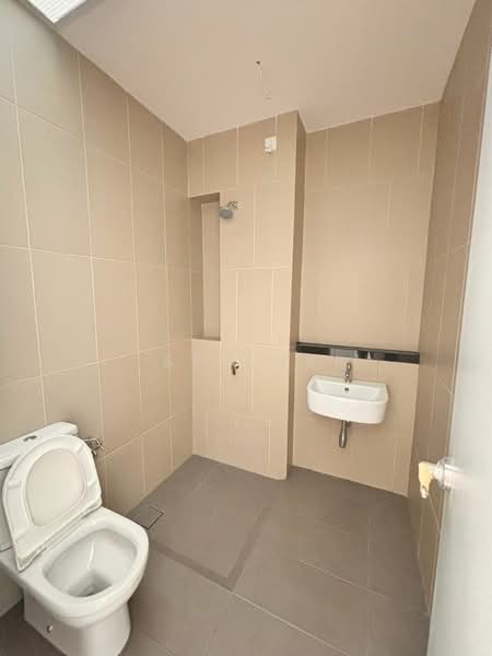 Semi-Detached House for Sale in Kota Emerald (Rawang) - SK Luk - Bathroom - PropertyGuru.com.my
