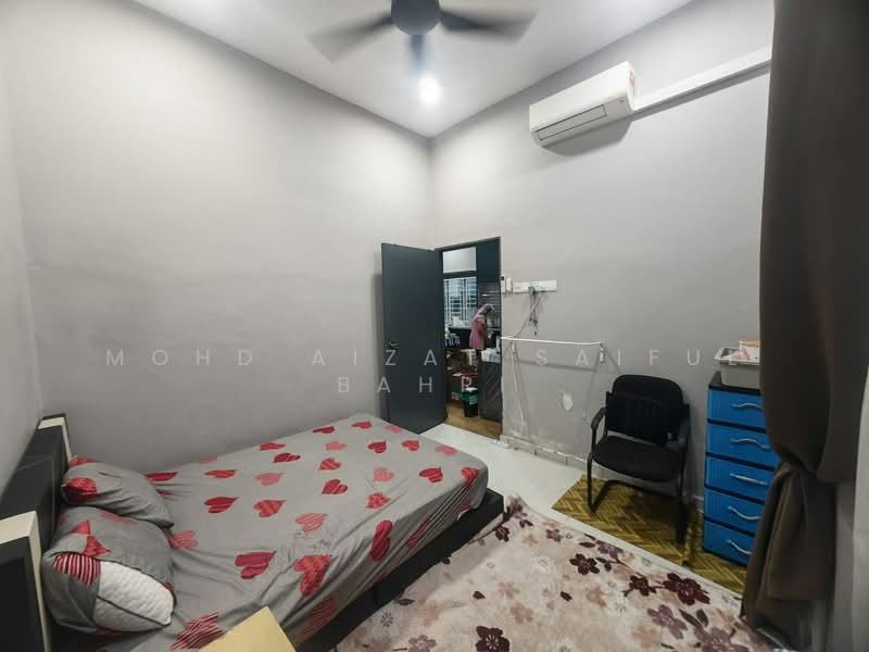 Semi-Detached House for Sale in Meru (Klang) - Mohd Aizat Saiful Bahri - Bedroom - PropertyGuru.com.my