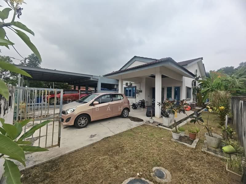 Semi-Detached House for Sale in Meru (Klang) - Mohd Aizat Saiful Bahri - Exterior - PropertyGuru.com.my