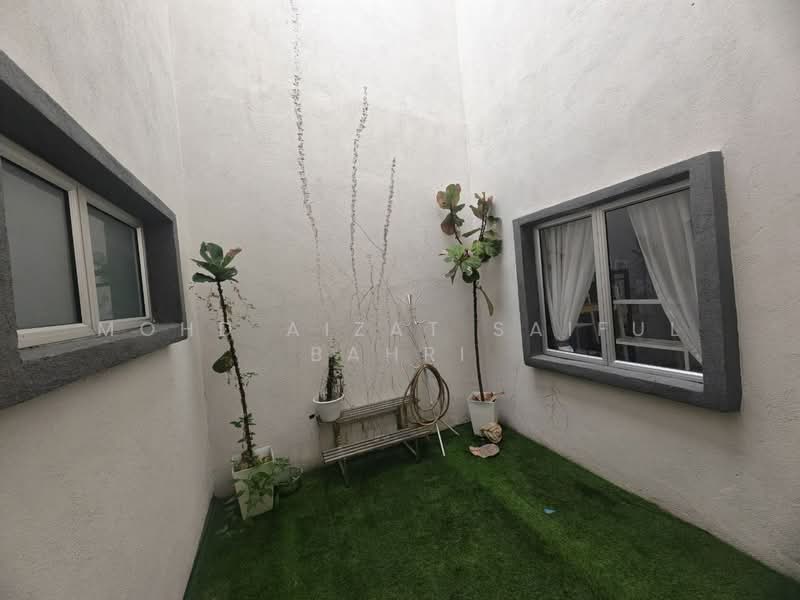 Semi-Detached House for Sale in Meru (Klang) - Mohd Aizat Saiful Bahri - Garden - PropertyGuru.com.my