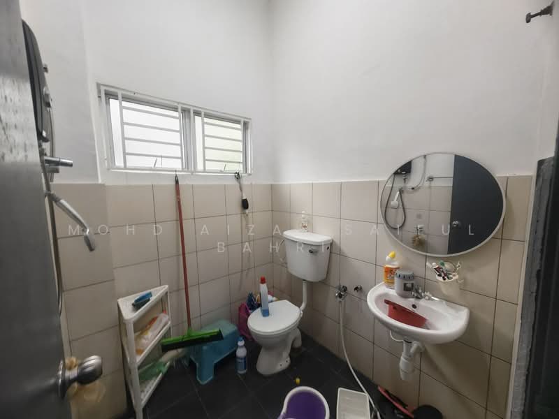 Semi-Detached House for Sale in Meru (Klang) - Mohd Aizat Saiful Bahri - Bathroom - PropertyGuru.com.my