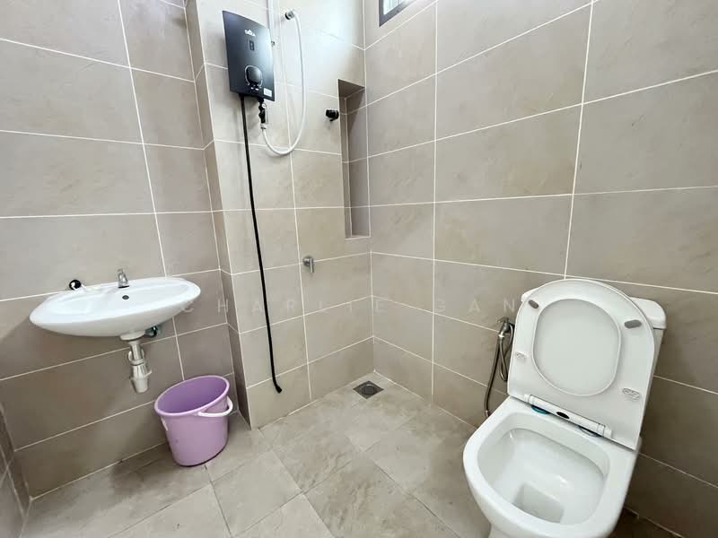 Rumah Teres 2 Tingkat untuk Disewa di Bandar Rimbayu (Telok Panglima Garang) - Charlie Gan - Bathroom - PropertyGuru.com.my