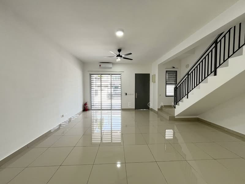 Rumah Teres 2 Tingkat untuk Disewa di Bandar Rimbayu (Telok Panglima Garang) - Charlie Gan - Living Room - PropertyGuru.com.my