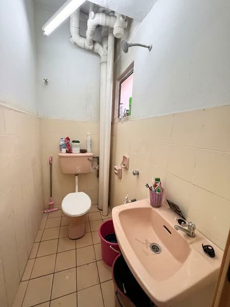 Apartment for Sale at Pangsapuri Taman Bukit Rawang Putra - SK Luk - Bathroom - PropertyGuru.com.my
