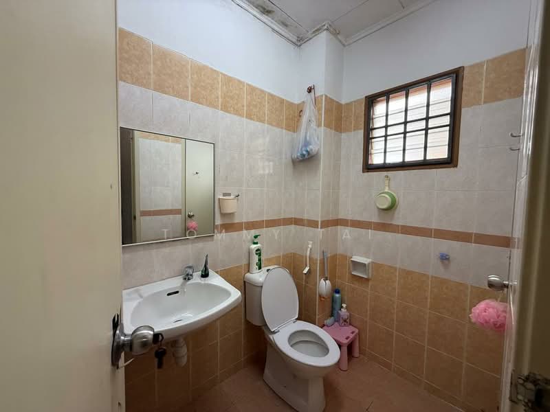 Rumah Teres 2 Tingkat untuk Dijual di Taman Mutiara Rini (Skudai) - Tommy Tai - Bathroom - PropertyGuru.com.my