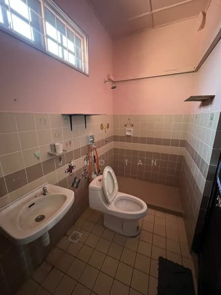 Rumah Teres 2 Tingkat untuk Disewa di Kuching (Sarawak) - Jeno Tan - Bathroom - PropertyGuru.com.my