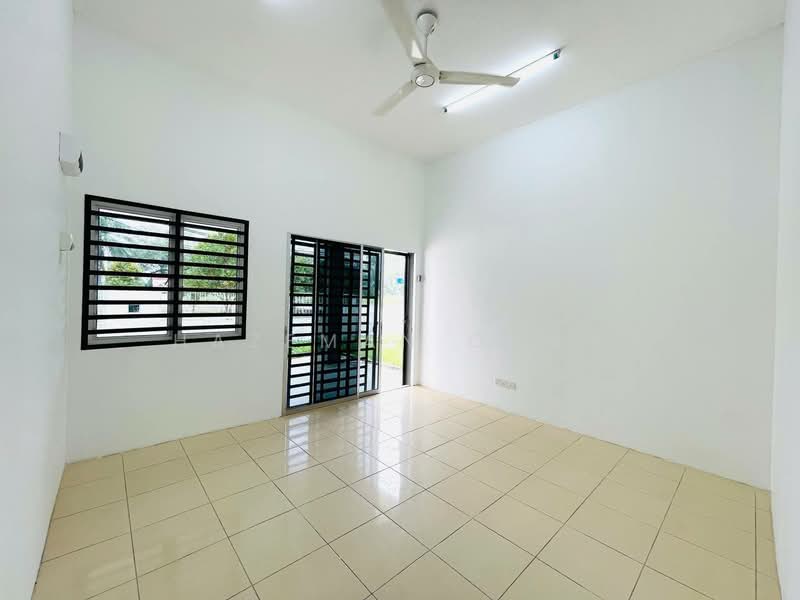 1-storey Terraced House for Sale in Taman Desa Baiduri (Kapar) - Hazeman Omar - Living Room - PropertyGuru.com.my
