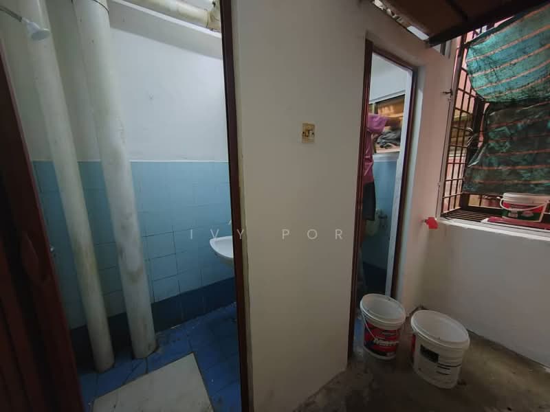 Flat for Rent at Taman Pendamar Indah 2 - Ivy Por - Bathroom - PropertyGuru.com.my