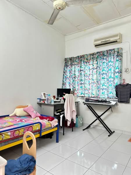 Rumah Teres 2 Tingkat untuk Dijual di Taman Sri Putri (Skudai) - Tommy Tai - Bedroom - PropertyGuru.com.my