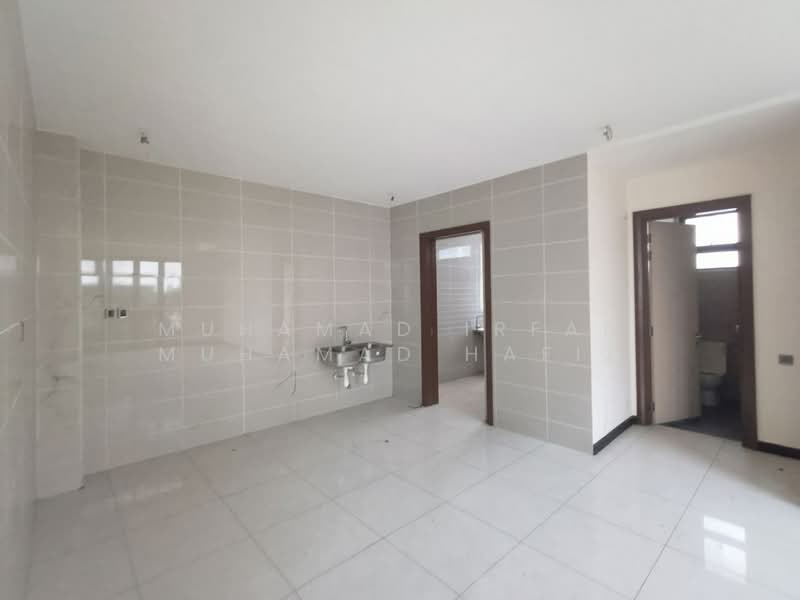 Rumah Teres 3 Tingkat untuk Dijual di Shah Alam (Selangor) - Muhamad Irfan Muhamad Hafiz - Dry Kitchen - PropertyGuru.com.my