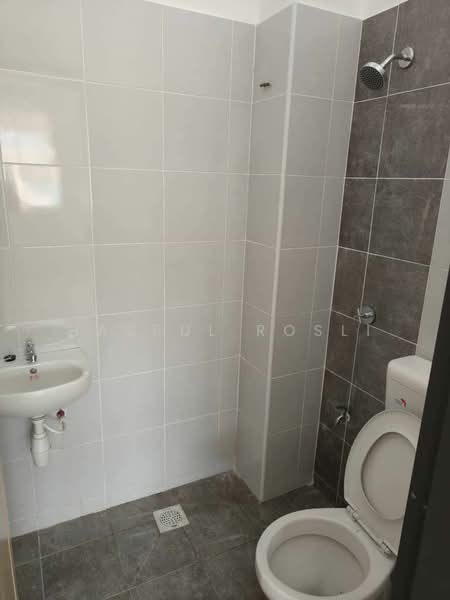 1-storey Terraced House for Sale in Padang Serai (Kedah) - Hasrul Rosli - Bathroom - PropertyGuru.com.my