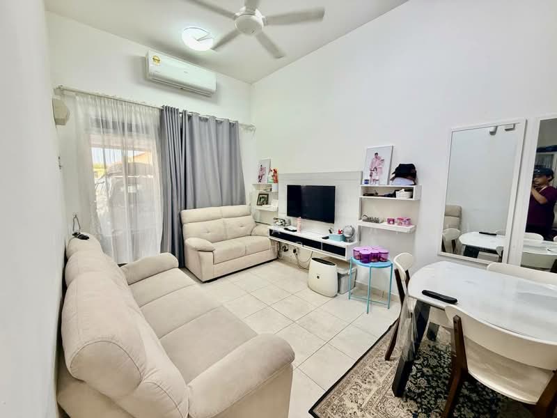 Rumah Teres 1.5 Tingkat untuk Dijual di Banting (Selangor) - Mohd Aizat Saiful Bahri - Living Room - PropertyGuru.com.my