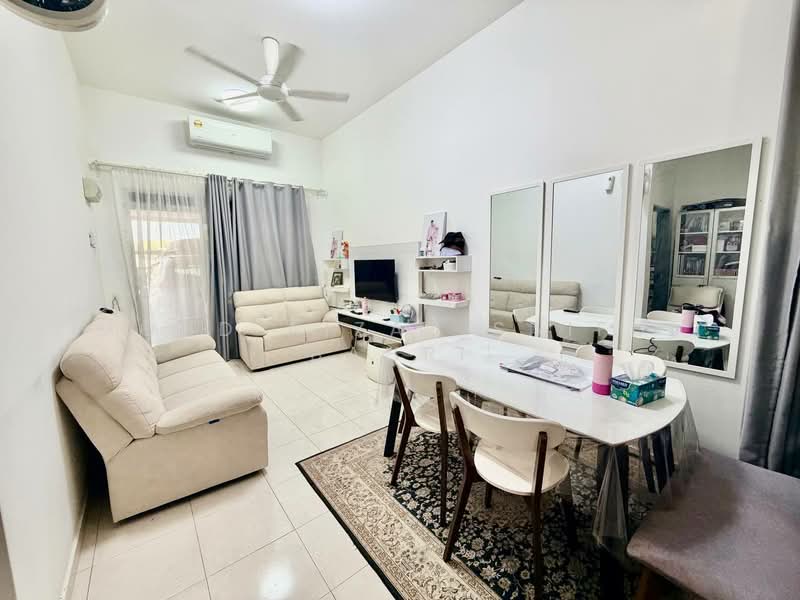Rumah Teres 1.5 Tingkat untuk Dijual di Banting (Selangor) - Mohd Aizat Saiful Bahri - Living Room - PropertyGuru.com.my