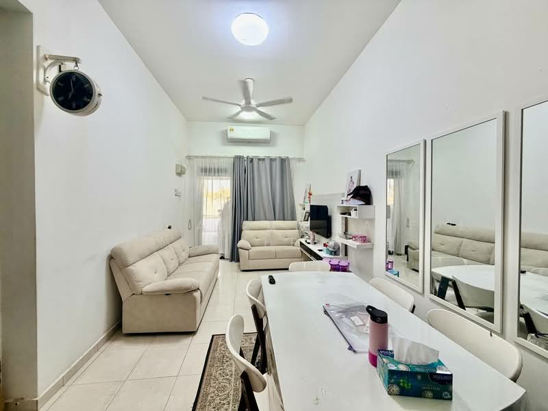 Rumah Teres 1.5 Tingkat untuk Dijual di Banting (Selangor) - Mohd Aizat Saiful Bahri - Living Room - PropertyGuru.com.my