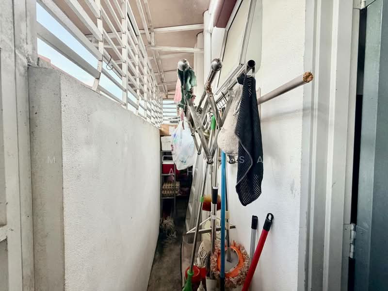 Rumah Teres 1.5 Tingkat untuk Dijual di Banting (Selangor) - Mohd Aizat Saiful Bahri - Balcony - PropertyGuru.com.my
