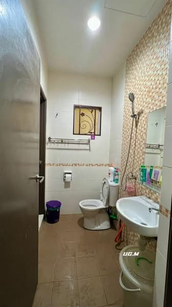Rumah Teres untuk Dijual di Bandar Puteri Klang (Klang) - Reilynn Tue - Bathroom - PropertyGuru.com.my