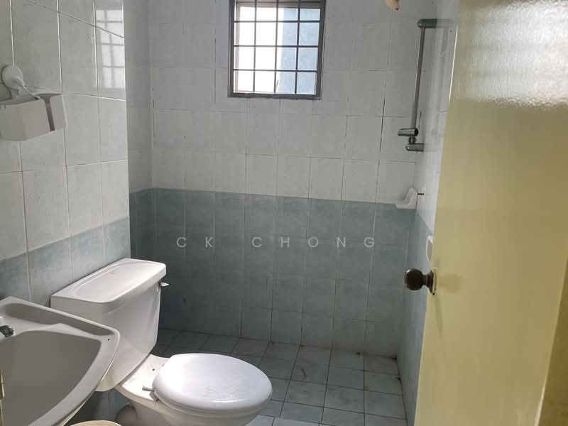 Rumah Berkembar untuk Dijual di Bandar Sungai Long (Selangor) - CK Chong - Bathroom - PropertyGuru.com.my