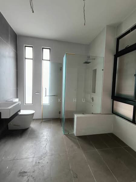 Rumah Berkembar untuk Dijual di Taman Desa Tebrau (Tebrau) - Kok Hui - Bathroom - PropertyGuru.com.my